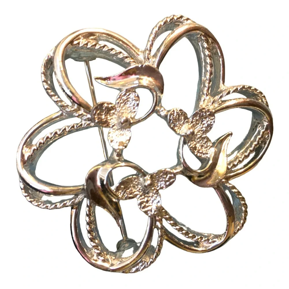 Vintage Flower Pin - Picture 3 of 3